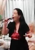 Cantante para fiestas - Amplio repertorio lírico y popular