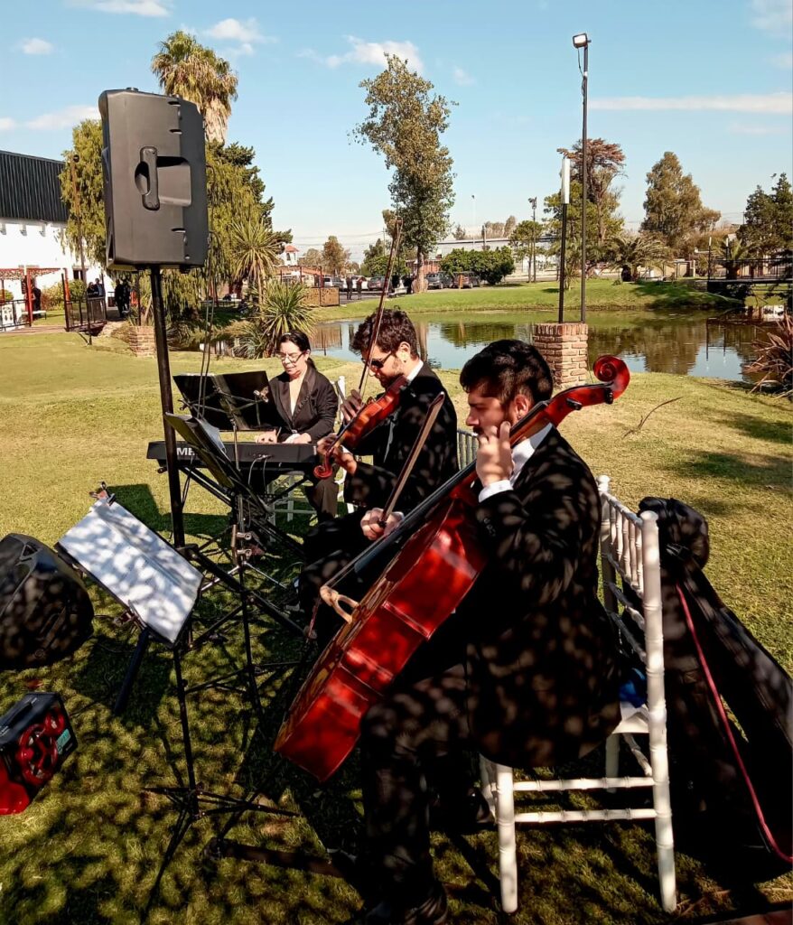 Música para Bodas- Ceremonias, Recepciones, vals de los novios, Mesa dulce.