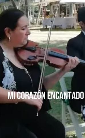 Entrada con Mi corazón Encantado. Violín, violoncello y teclado