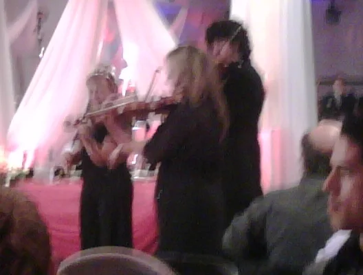 El Vals de tus sueños comienza con Violines en Vivo